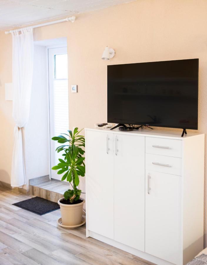 Apartment In Garage With Free Parking Kaunas Exteriör bild
