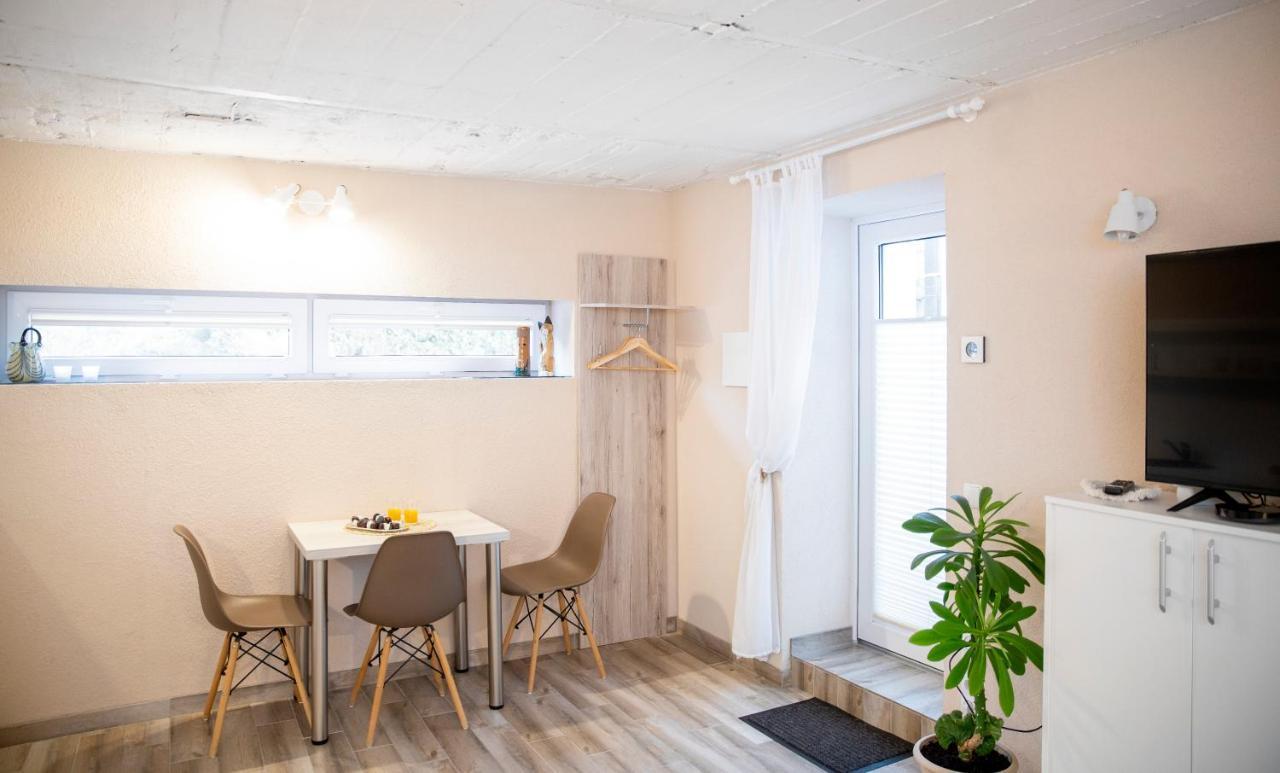Apartment In Garage With Free Parking Kaunas Exteriör bild